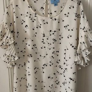 XL floral short sleeve blouse